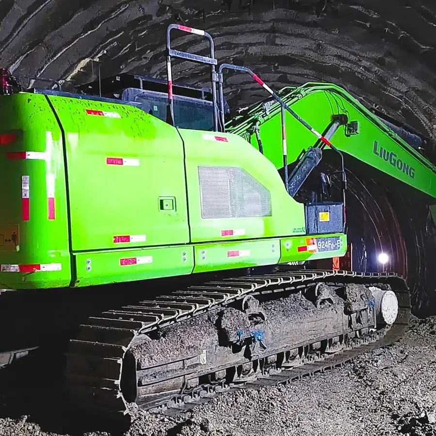 924FE Excavator