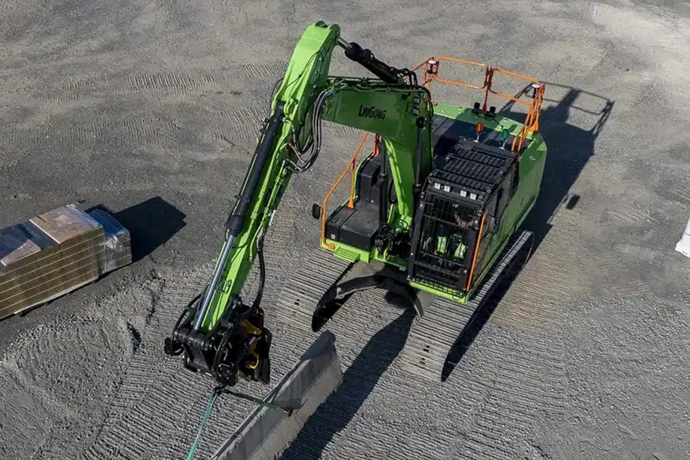 924FE Excavator